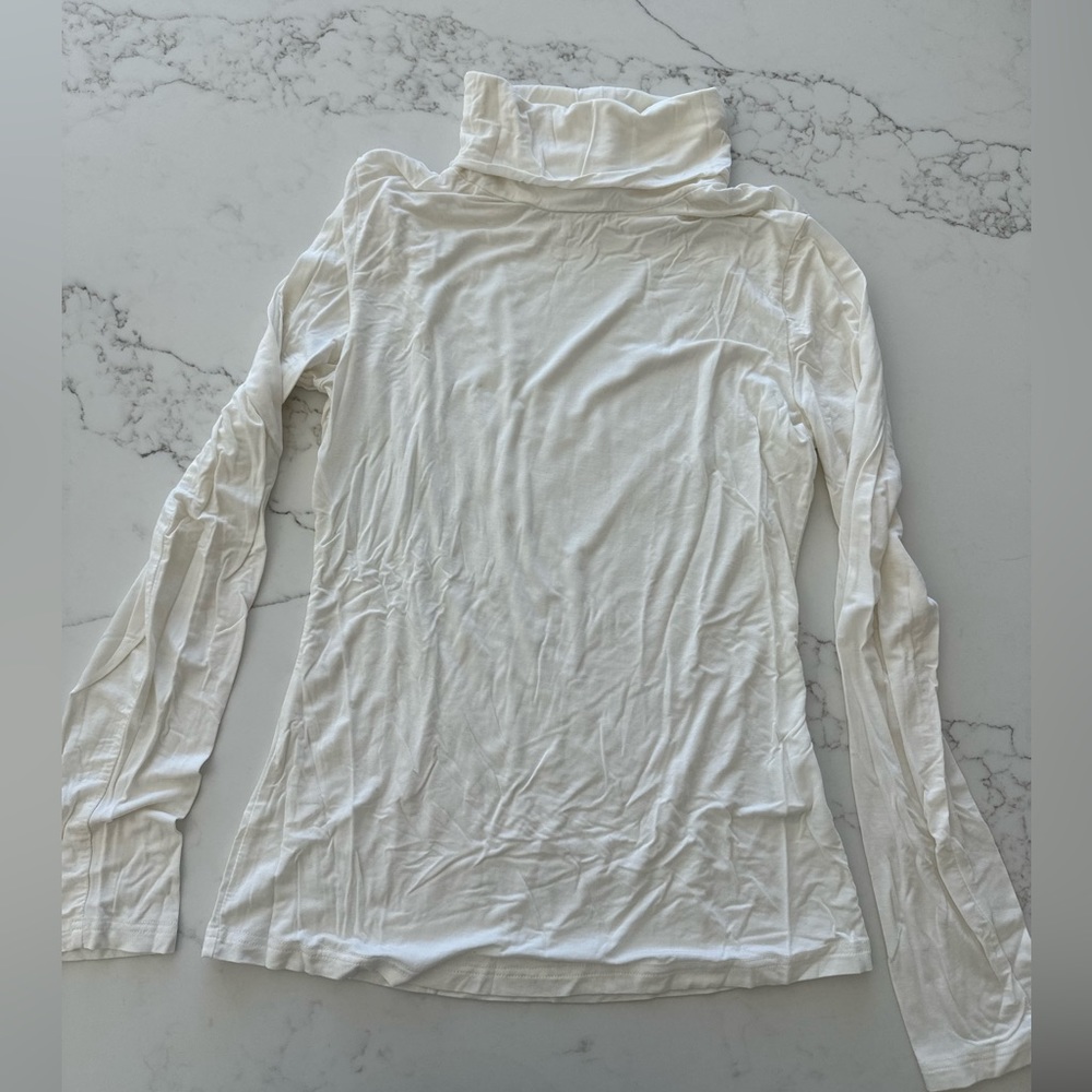 Lightweight stretchy turtle neck